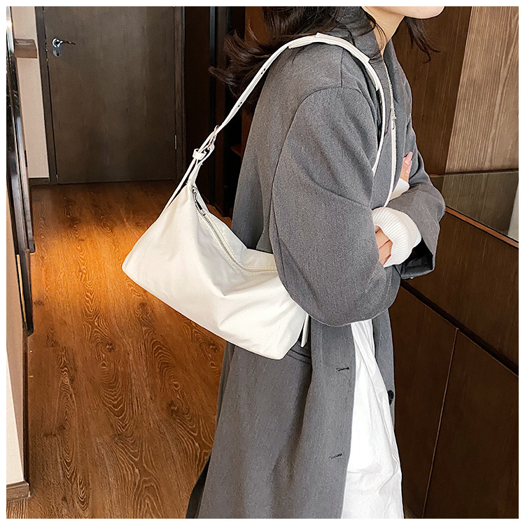 Simple Fashion Wide Shoulder Strap Underarm Bag Women's New 2023 All-match casual bag niche design shoulder bag_voghion.com