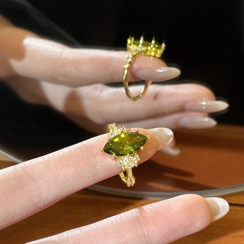 Olivgrüner Zirkonring im französischen Hofstil – Elegantes, luxuriöses, offenes Design für Damen_voghion.com