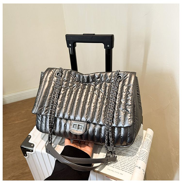 Modische Plissee Für Frauen Neue 2023 Winter Kleine Duftenden Stil Diamant Grid Kette Diagonal Spanne Schulter Tasche_voghion.com