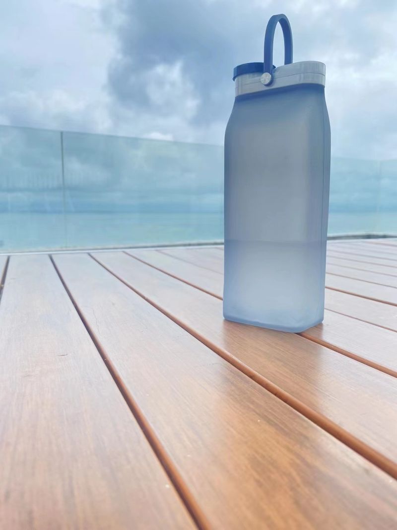 Gobelet à eau pliable en silicone portable pour sports de plein air, bouteille de lait de grande capacité, style nordique minimaliste, idéal pour les voyages_voghion.com