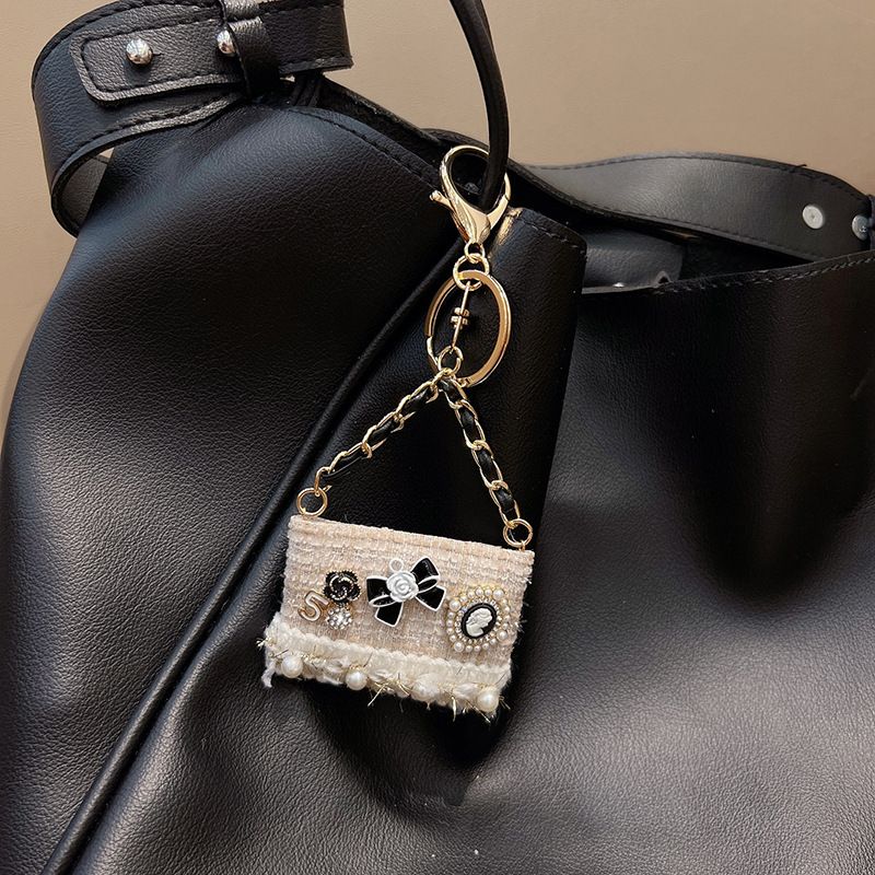 Kreative kleine Duft Kamelie Modell neue Mode Perle Schlüsselanhänger Tasche Dekoration Anhänger für Frauen_voghion.com