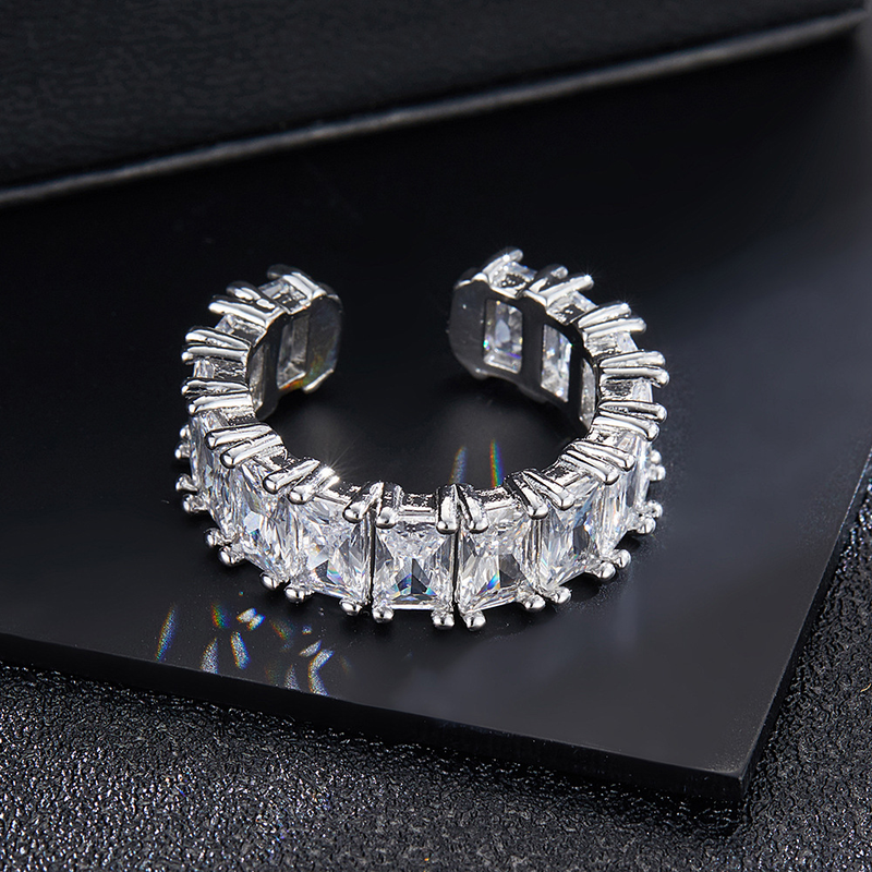 Anello Hip Hop Esplosivo a T in Rame con Zirconia di Alta Qualità e Moda_voghion.com