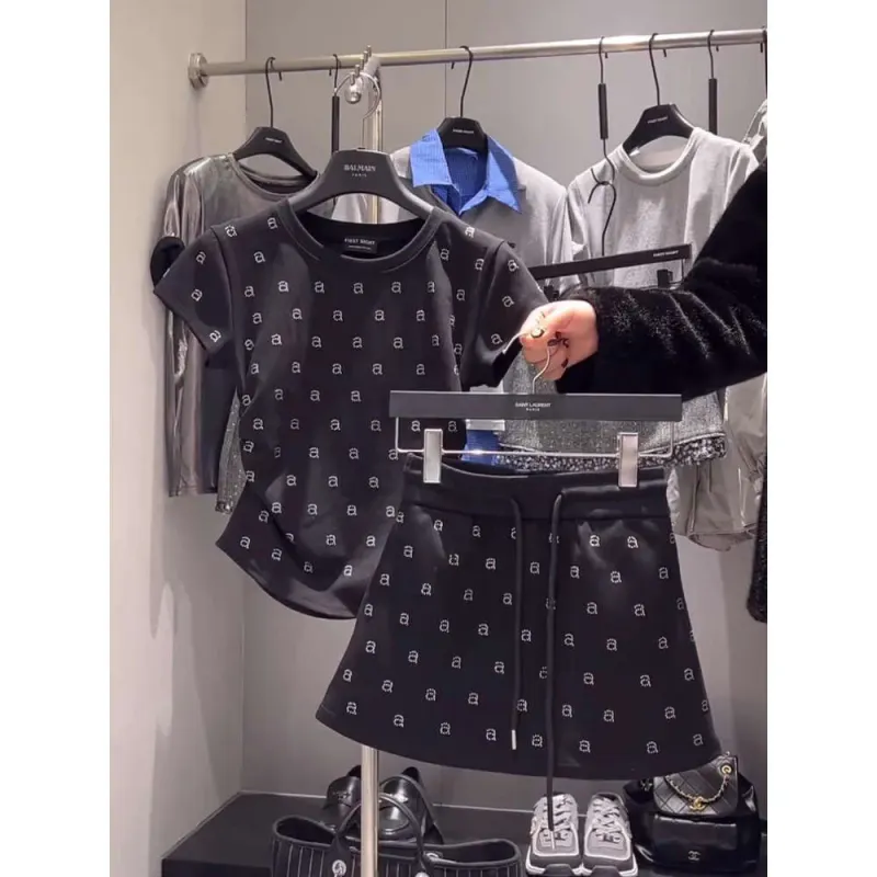 Ensemble deux pièces tendance, style coréen haut de gamme, été 2024, coupe décontractée et amincissante._voghion.com