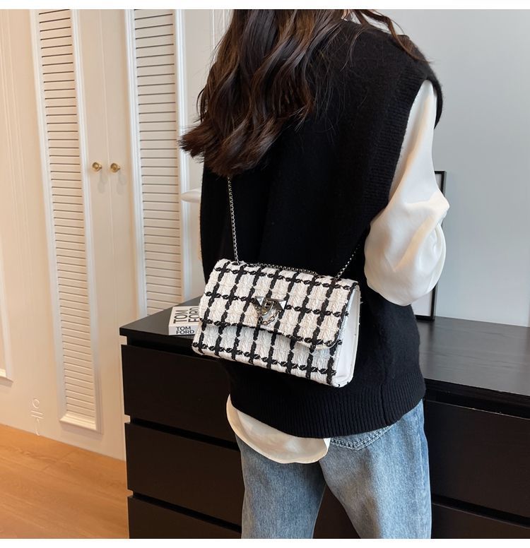 Xiaoxiangfeng Licht Luxus Wolle für Frauen 2023 Neue Trendy Mode Kette Textur Einzelnen Schulter Crossbody Kleine Quadratische_voghion.com