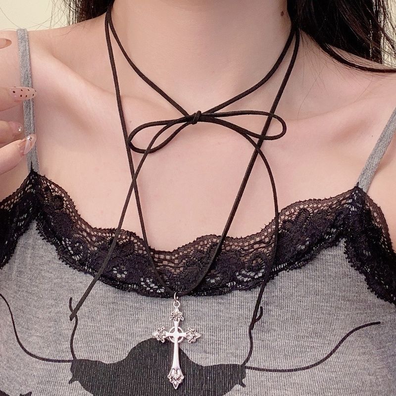 Collana con ciondolo a forma di croce con papillon scuro personalizzato, versatile stile gotico, accessorio per catena della clavicola_voghion.com