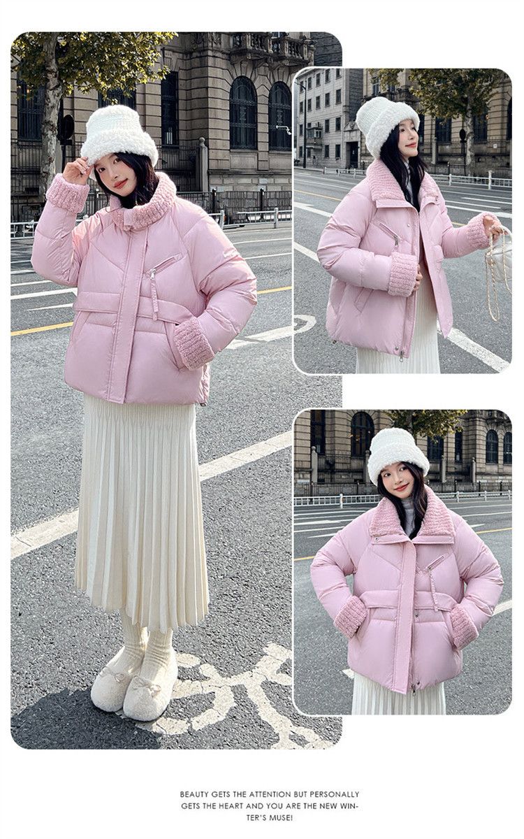 Kuerz Lämmchewoll Daunenjacket mat Kotteng fir Fraen am Wanter 2024, neien Trend vun Daunenjackete mat groussem Kraang fir Fraen_voghion.com