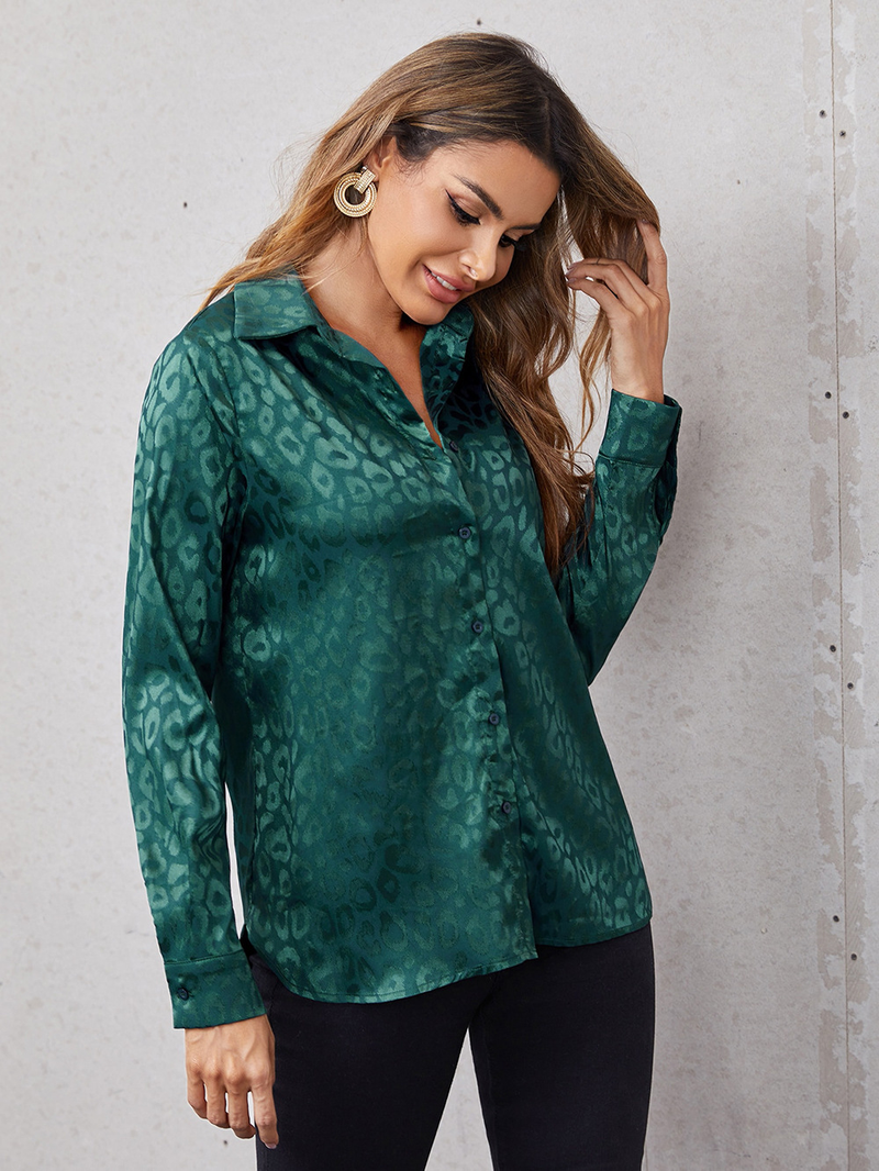 Camicia da donna a maniche lunghe con colletto aperto e bottoni, modello leopardato, modello 2025, in jacquard_voghion.com