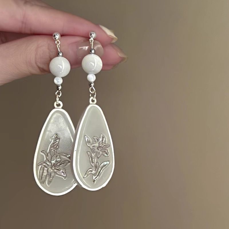 Orecchini con perle e diamanti in argento con frange a forma di fiore, orecchini di nicchia, temperamento atmosferico, orecchini di lusso leggeri e di alta gamma._voghion.com