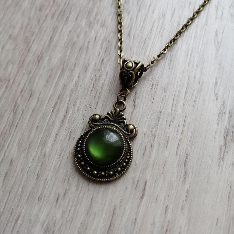 Yama Ciondolo in bronzo transfrontaliero, pietra verde, vittoriano, gotico, vendita diretta in fabbrica_voghion.com