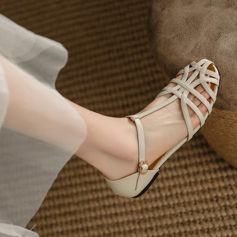 2025 Sommer Bohemian One-Strap Closed-Toe Woven Sandalen für Frauen Flache Low Heel Hollow Roman Schuhe_voghion.com