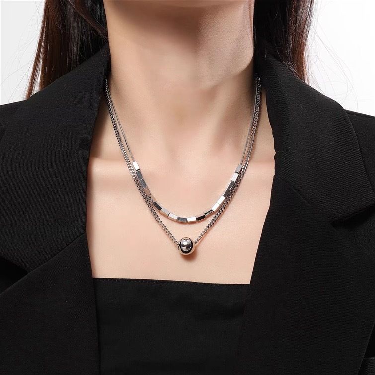 Women's high-end simple design accessories double-layer stacked titanium steel non-fading clavicle chain light luxury_voghion.com
