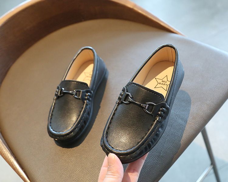 Kinderkleding Jongens en Meisjes Mocassins Zomer Nieuwe Mode Metalen Gesp Schoenen Zachte Bodem Ronde Neus Instappers Sportschoenen Voor Kinderen_voghion.com