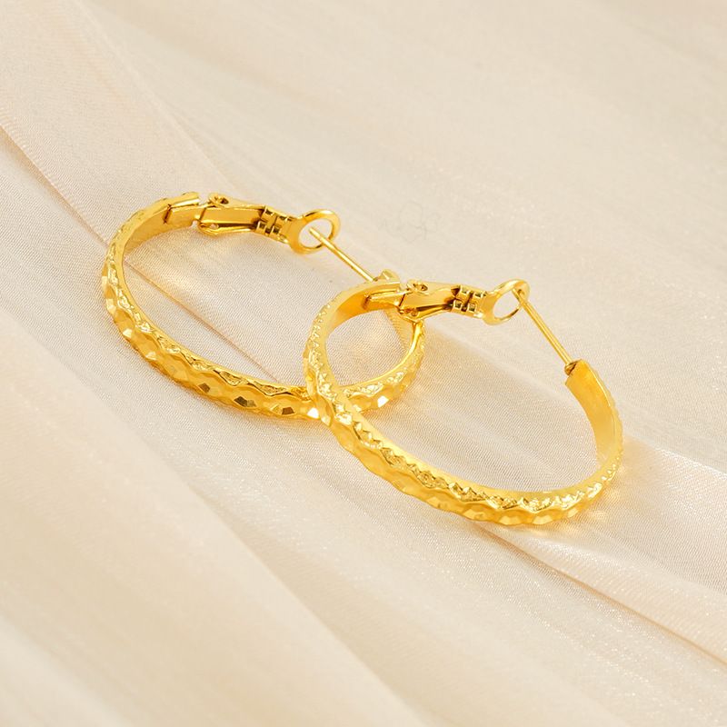 Orecchini a cerchio in acciaio al titanio, versatili, eleganti e di alta qualità, alla moda e in rilievo, per donna_voghion.com