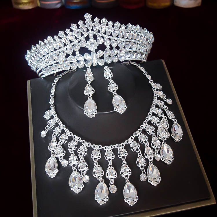Collana con temperamento a diamante pieno super flash di lusso da sposa, orecchini da donna, corona di alta qualità, abito da sposa, tre pezzi di gioielli_voghion.com