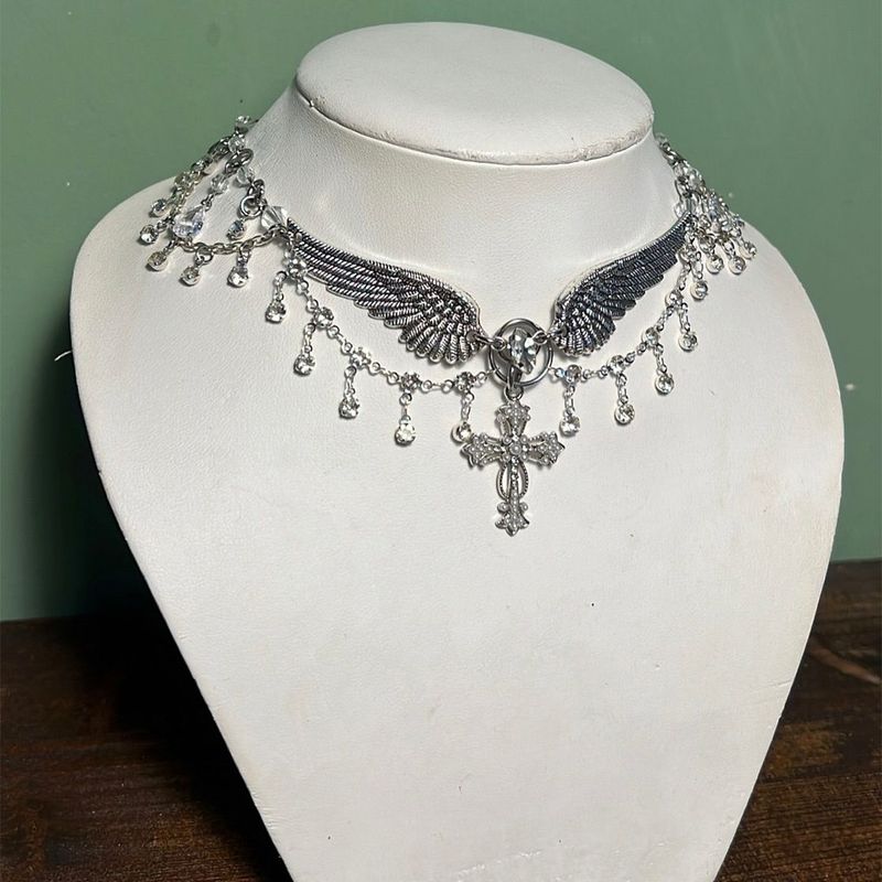 Collana di Halloween all'ingrosso, ciondolo con nappa resistente, europeo e americano di seconda mano, dolce e alla moda, collana con gioielli a sfera per le donne_voghion.com