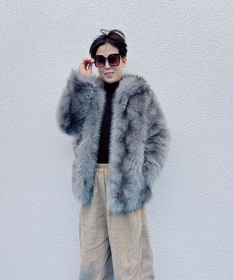 Damenmantel aus Kunstfuchspelz – Warme lange Pufferjacke für den Winter (Blaufuchs, Weiß/Cremegrau, S-L)_voghion.com
