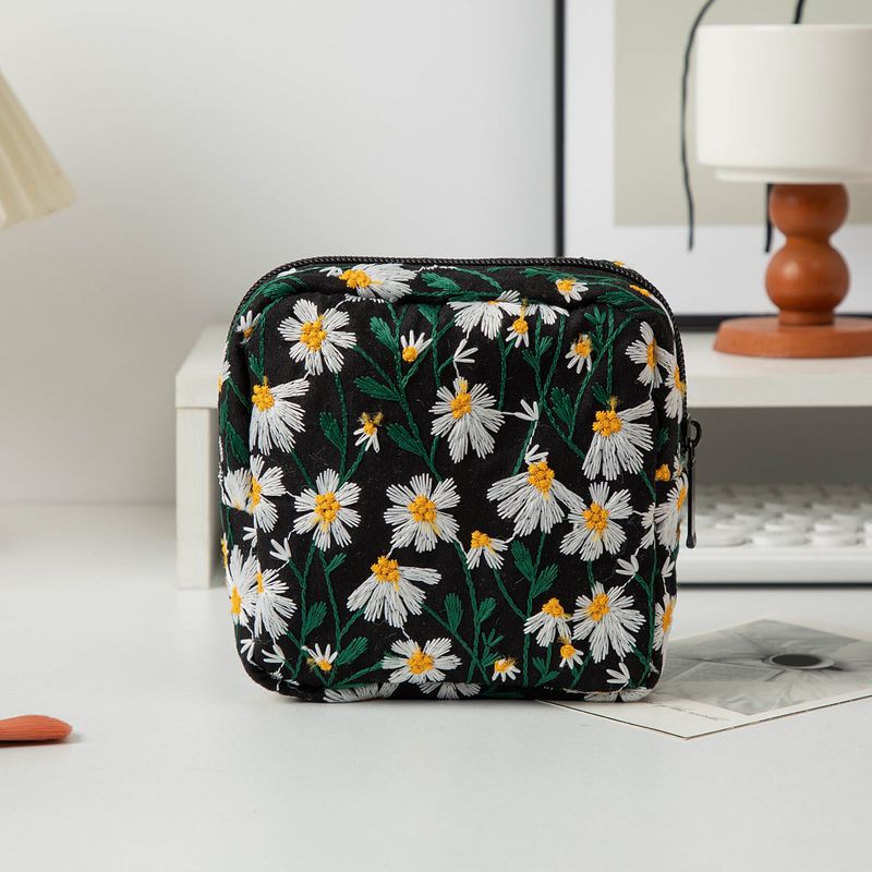 Ins Style Große Kapazität Canvas Make-up Toilettenartikel Hautpflege Lagerung Kleine Daisy Stickerei Tragbare Clutch_voghion.com