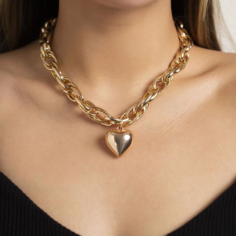 Cold Style Hollow Out Thick O-shaped Necklace With Exaggerated Love And Niche Pendant Accessories_voghion.com