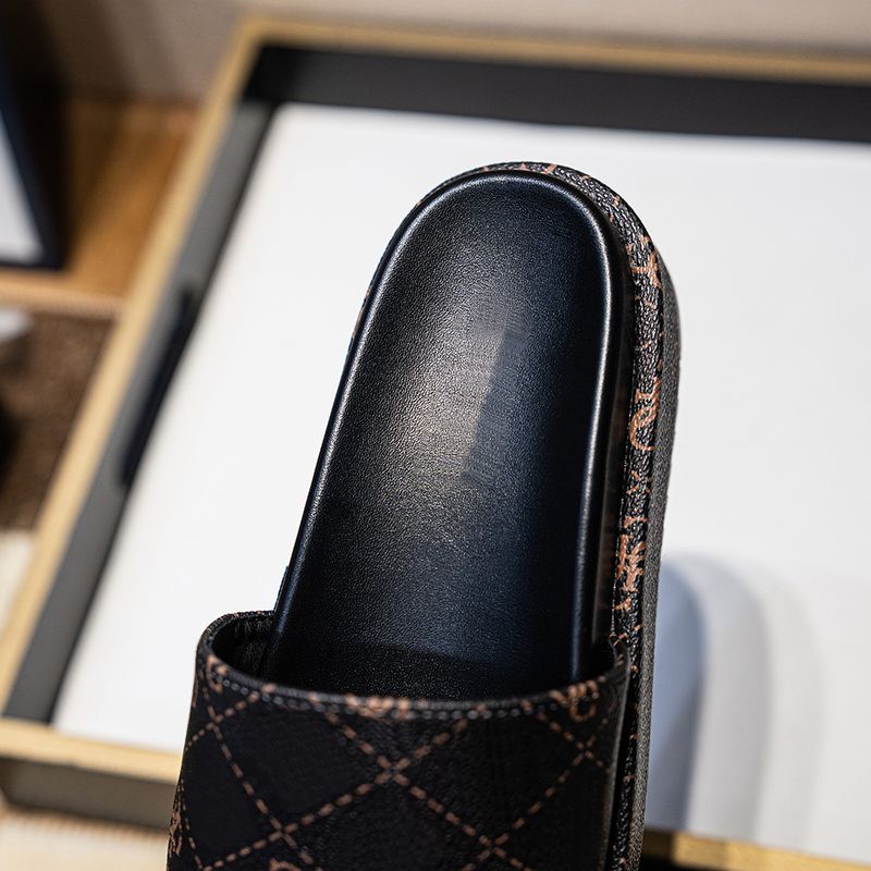 Pantofole da donna con fondo spesso di grandi dimensioni per il commercio estero 2024 nuovi sandali con plateau con una parola Pantofole per ragazze_voghion.com