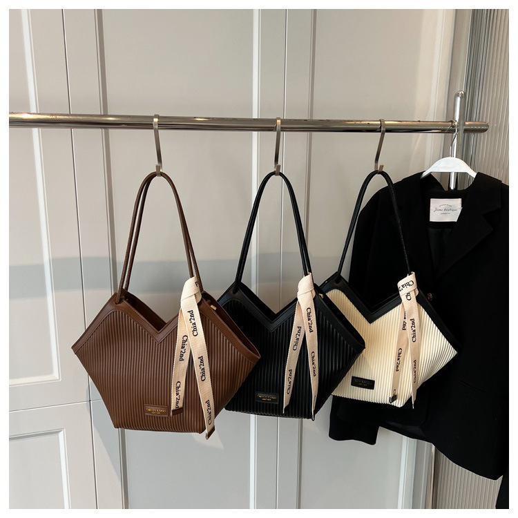 Capacity Tote Commuter High-end Large Versatile Shoulder Casual Heart-shaped Underarm Bag For Women_voghion.com
