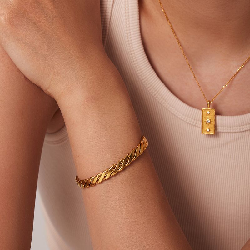 INS French New Women's Fashion Simple Titanium Stainless Steel Vacuum Gold Plated Thick Cuban Chain Bracelet_voghion.com