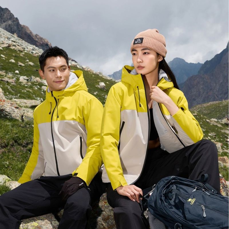 Graphene Thermal Group zakupiła wiatroodporną, wodoodporną, ciepłą, outdoorową kurtkę z nadrukiem, podszytą polarem_voghion.com