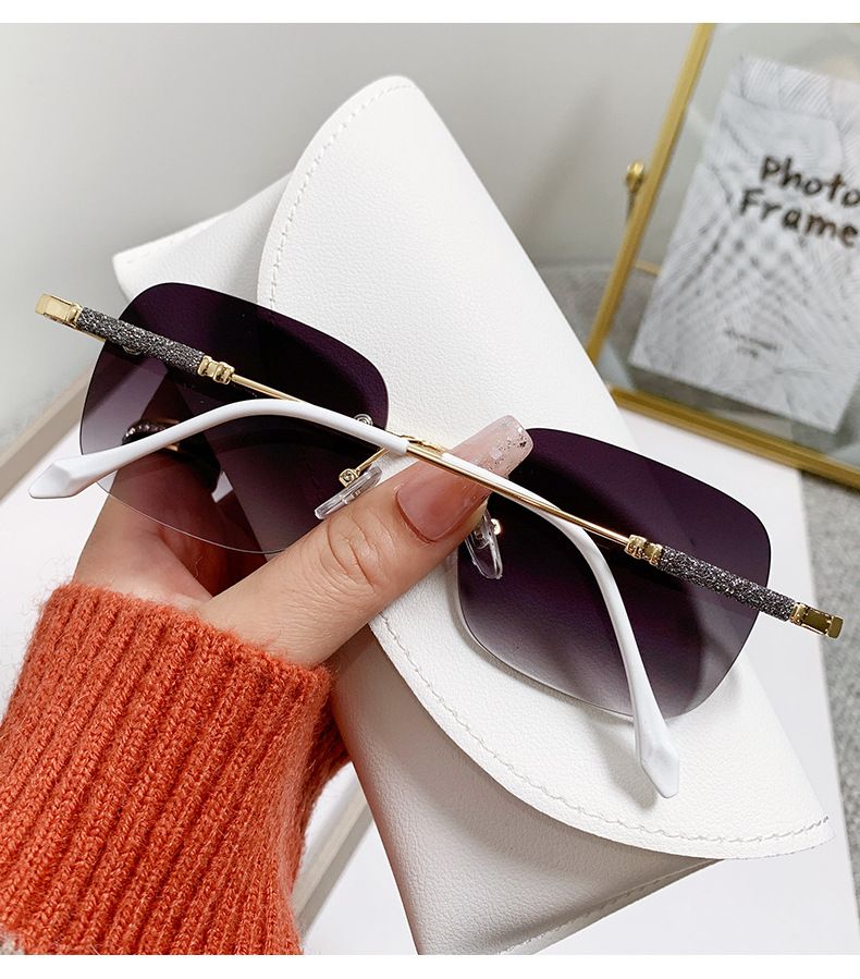 Damen-Sonnenbrille, quadratischer Rahmen mit Zubehör, Glitzer, INS-Stil, Mode, High-End-Sinn, Sonnenbrille im gleichen Stil für Männer und Frauen_voghion.com