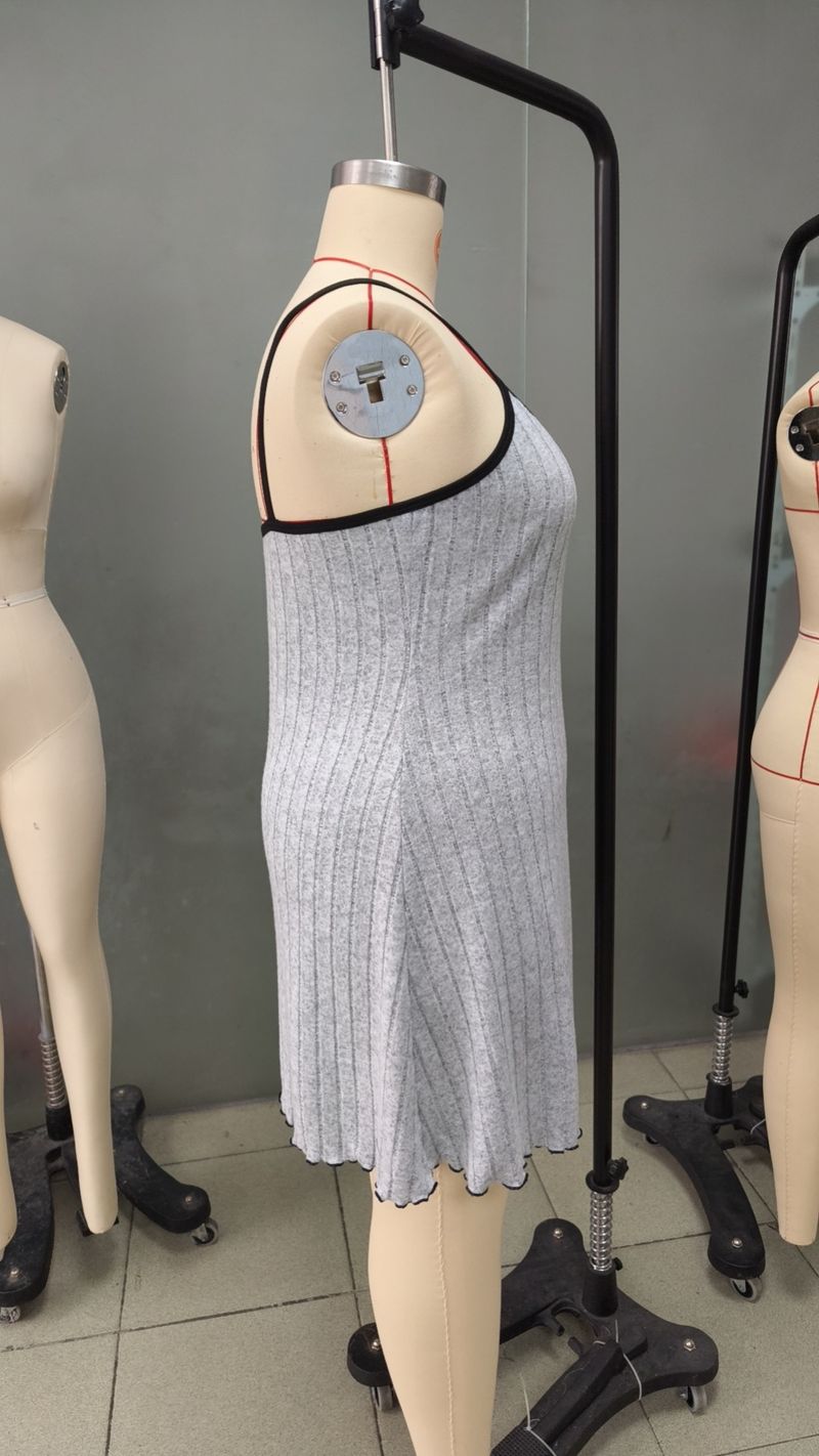 2025 Autunno e Inverno Nuovo Splicing Grandi Taglie Abbigliamento Donna Sexy Bretelle Camicia da Notte Abito Comodo Loungewear_voghion.com