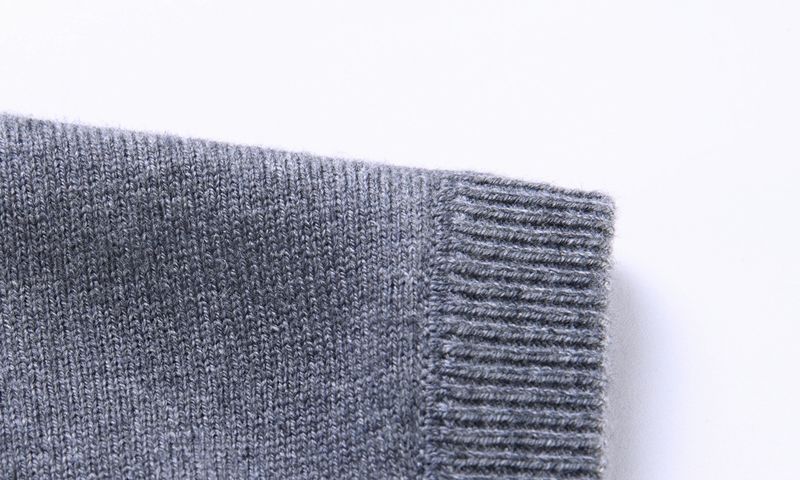 Herrenweste im Slim Fit aus Wollmischung, lässige ärmellose Strickjacke für alle Jahreszeiten, zweireihige Weste mit V-Ausschnitt in Unifarben_voghion.com