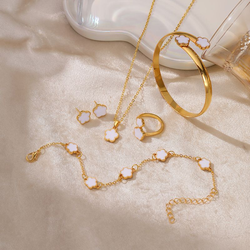 Accessoires pour enfants Ensemble de bijoux en trèfle à cinq feuilles pour femmes Collier simple en forme de goutte d'huile avec fleur porte-bonheur Boucles d'oreilles à bijoux polyvalentes pour la main_voghion.com