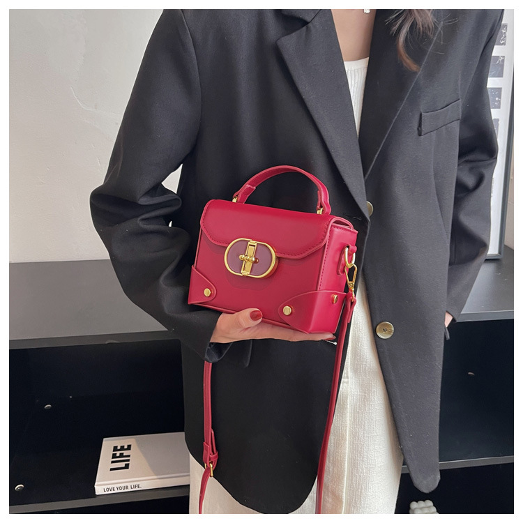 High-end texture small bag 2023 new bag all-match Messenger bag foreign style fashion shoulder portable small square bag_voghion.com