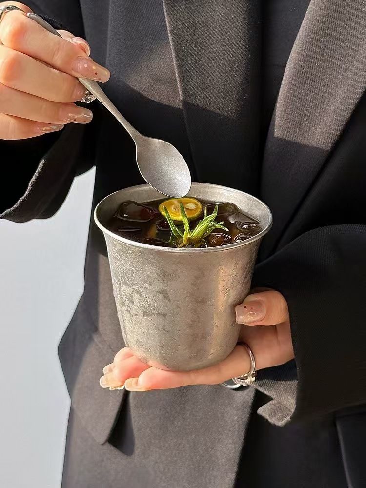 Kaffeebecher aus lebensmittelechtem Edelstahl für kalte Getränke, verdickte Tasse mit breiter Öffnung im Industriestil_voghion.com