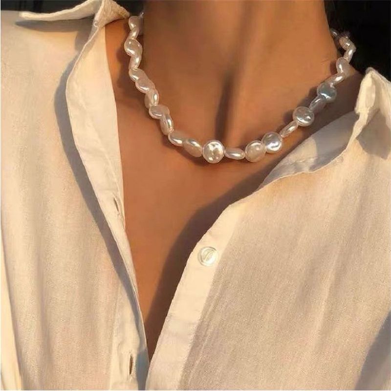 Y2K Trend Hochzäitsfeier Bijouen Blo Muschelblat Choker Halskette Fir Fraen Elegant Wäiss Perlen Anhänger_voghion.com