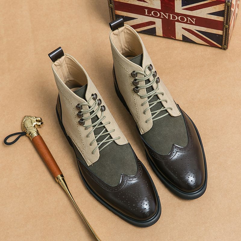 Unschlagbare Qualität 2025 Britische übergroße High-Top-Stiefel mit spitzer Spitze, formelles Leder, 38–48, geschnitzte Blockschuhe für Herren_voghion.com