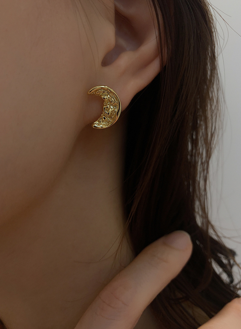 Sterling Sier VENUS Fashion Simple Fold Moon Lava Stud Earrings Ladies Irregular Concave and Convex Cresce_voghion.com
