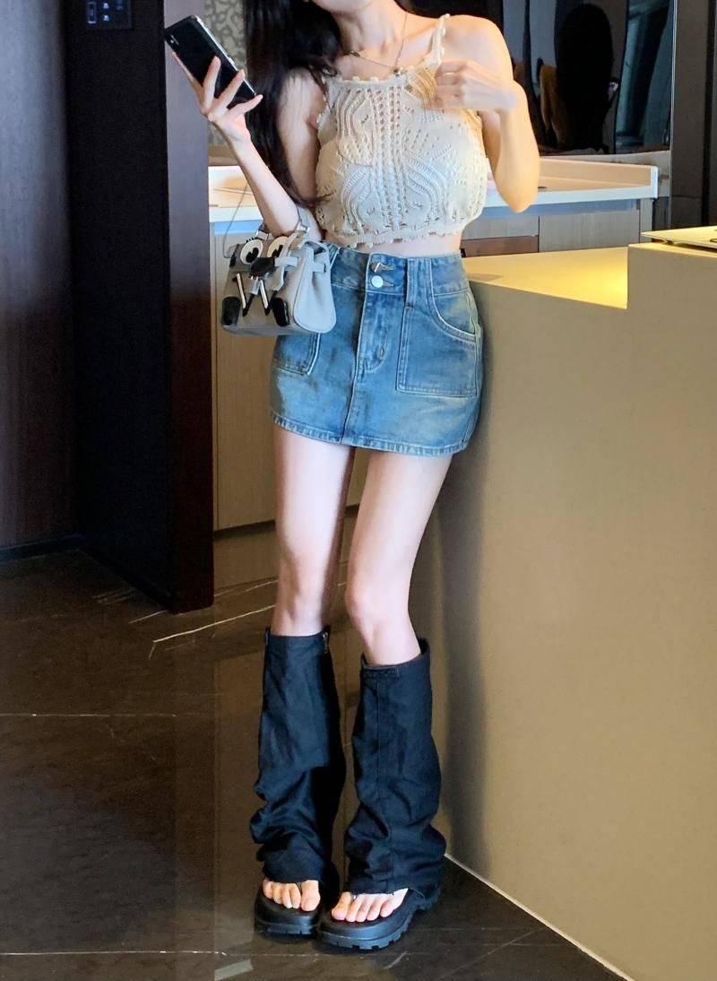 Short da donna in denim dal design antiriflesso in stile Instagram, a vita alta, glutei a trapezio con doppi bottoni di nicchia, mezza lunghezza_voghion.com