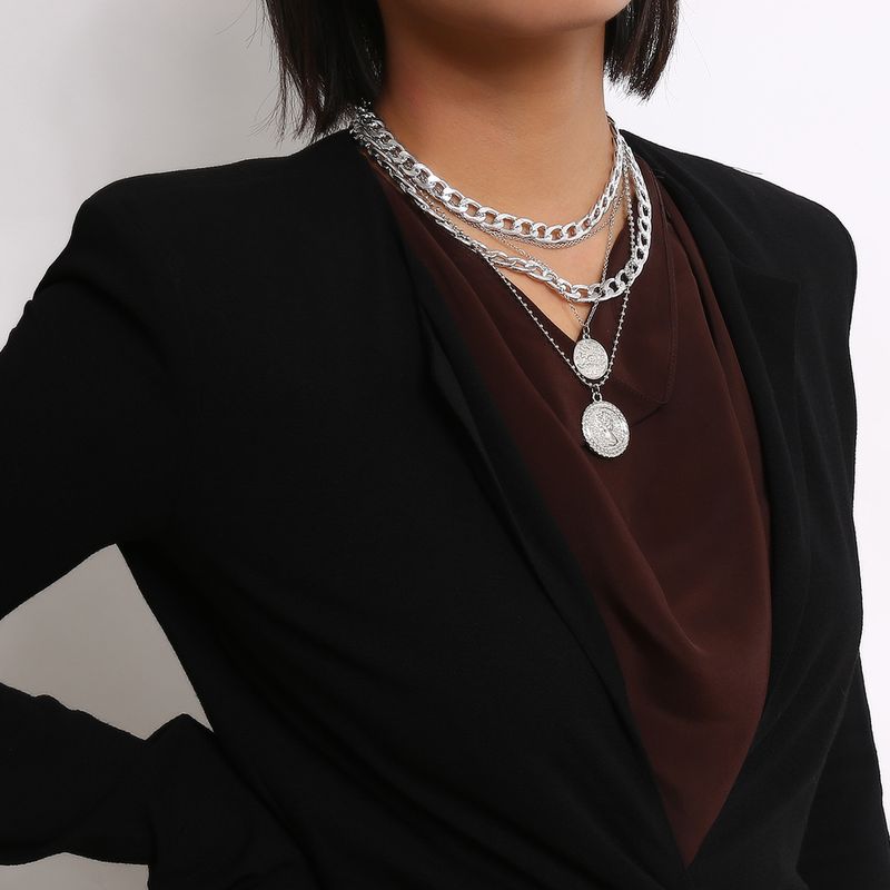 Collana con ciondolo hip-hop a forma di testa rotonda a più strati in lega europea e americana per donna, con catena a clavicola_voghion.com