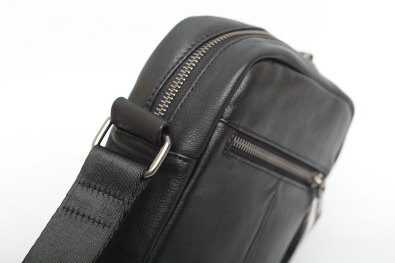 Korean Version Of The Men's Business Leather Soft Surface Zipper Small Square Cell Phone Crossbody Bag 2025 Fall And Winter New_voghion.com