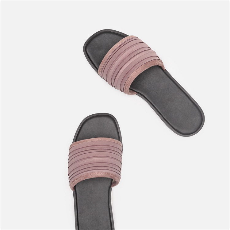 Sandálias femininas com textura enrugada - Chinelos de salto baixo com bico aberto (minimalistas, versáteis para praia e uso casual)_voghion.com