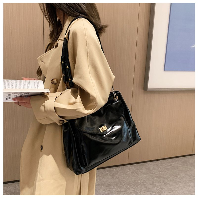 Versatile Large-capacity Bag For Women Summer 2023 New Trendy Korean Version tote niche chain crossbody commuter bag_voghion.com