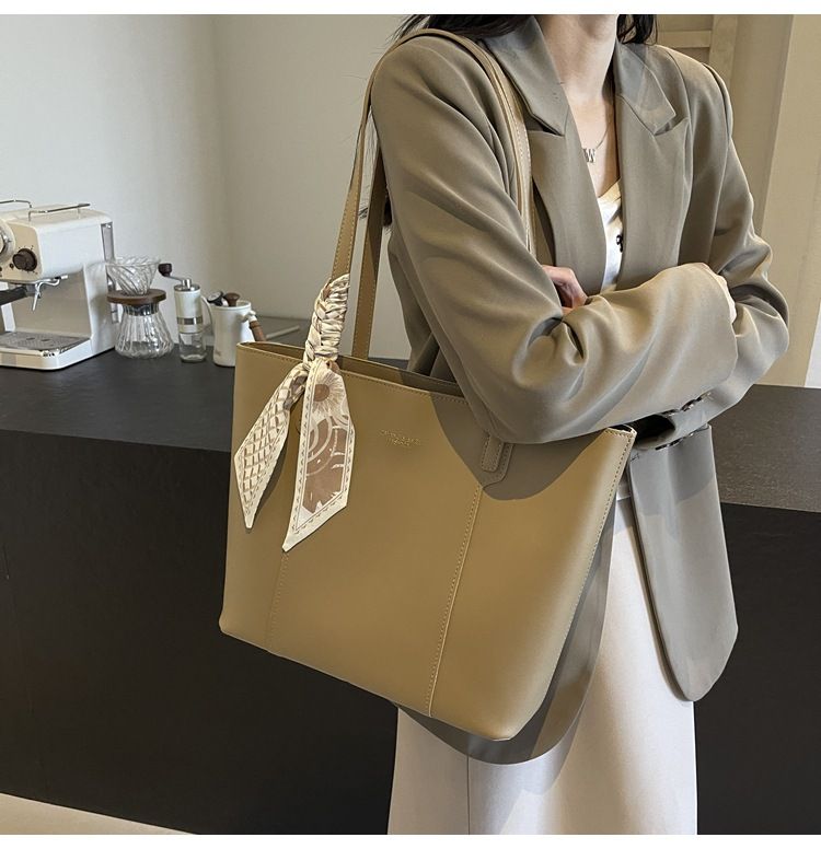 Women's Tote Bag Casual Versatile Shoulder Bag Large Capacity Commuter Underarm Bag_voghion.com