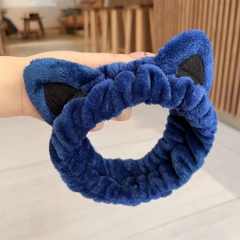 Orecchie di gatto di Zhao Lusi (pane a forma di orecchie di gatto al vapore) Lavaggio del viso delle donne e applicazione della maschera facciale Testa per lavare i capelli_voghion.com