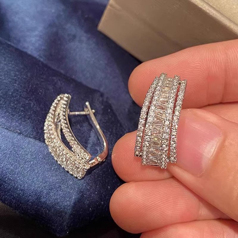 Orecchini di lusso leggeri di Cao Shi per donna, alla moda e di alta qualità, accessori brillanti, stile coordinato con l'abito da sera_voghion.com
