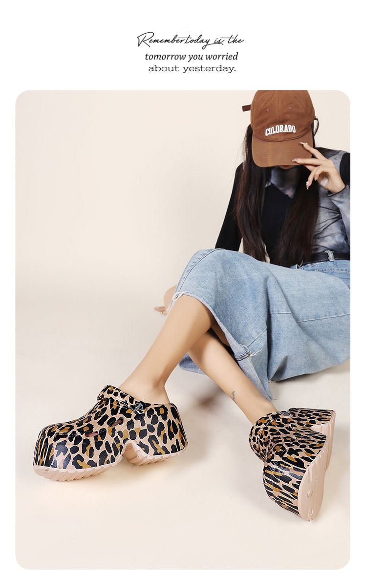 Sapatos unissex com sola grossa e furos para usar na praia, sola macia de EVA, sandálias fechadas com estampa da moda, chinelos altos_voghion.com