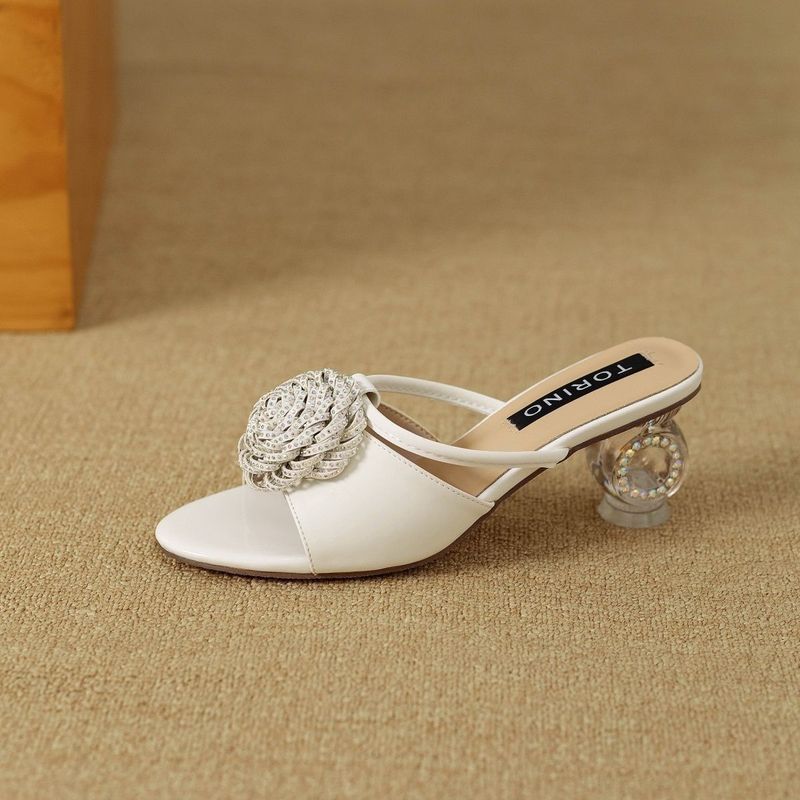 2024 Pantofole in vera pelle con una linea di diamanti d'acqua e fiocco, nuovi sandali cinesi con testa rotonda e fiore per abbigliamento esterno_voghion.com