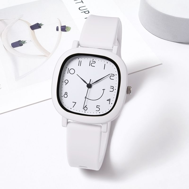 Nuovo orologio al quarzo sportivo per studenti con cinturino in silicone e cassa quadrata color gelatina con faccina sorridente curva_voghion.com