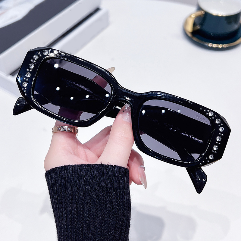 2023 nieuwe trendy diamant met UV-bestendig klein frame vierkant PRA-ontwerp, hoogwaardige zonnebril voor dames_voghion.com