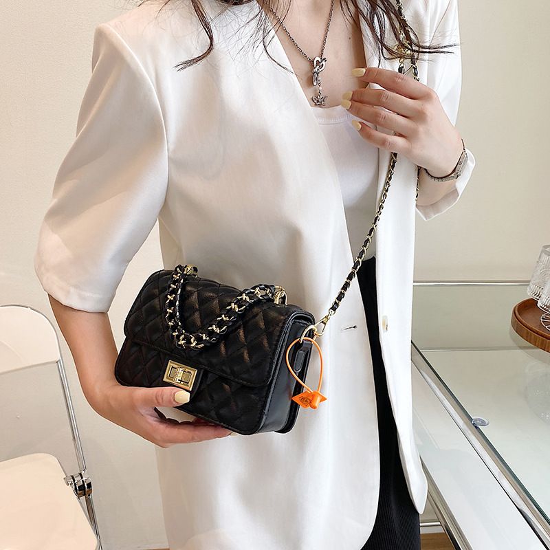 2024 Neue beliebte Umhängetasche Koreanische Ausgabe Einfache kleine quadratische Lingge Bestickte Fadenkette Umhängetasche für die Göttin_voghion.com