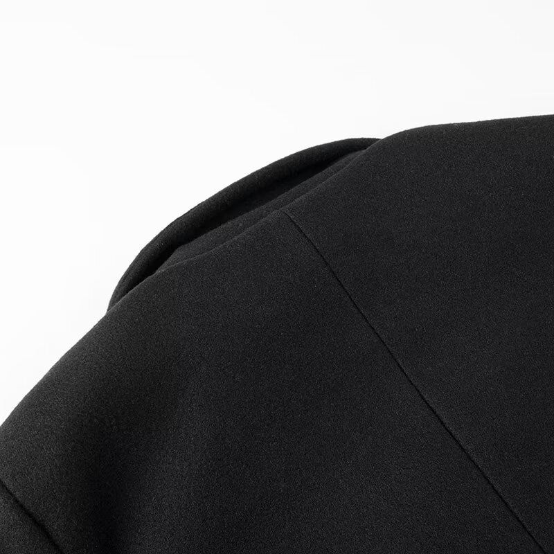 Casaco feminino com mangas morcego e abotoamento duplo._voghion.com