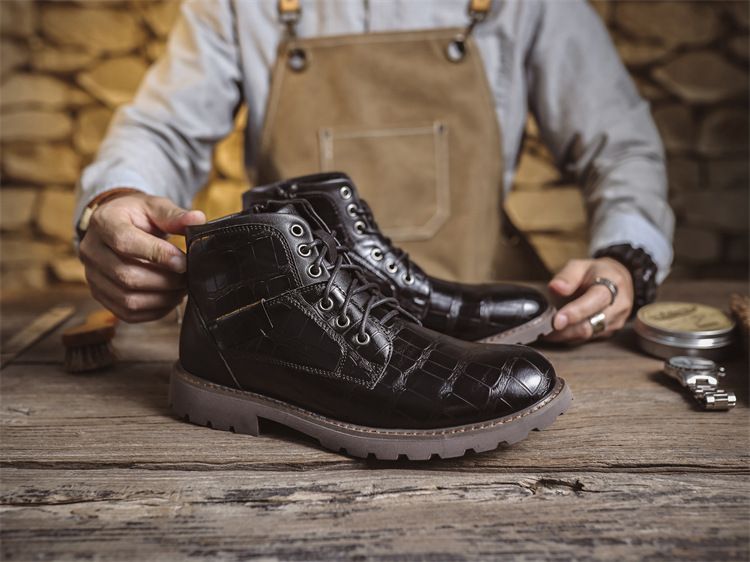 2024 Autumn New Martin Durable British Style Short Mid-top Men's Leather Boots_voghion.com
